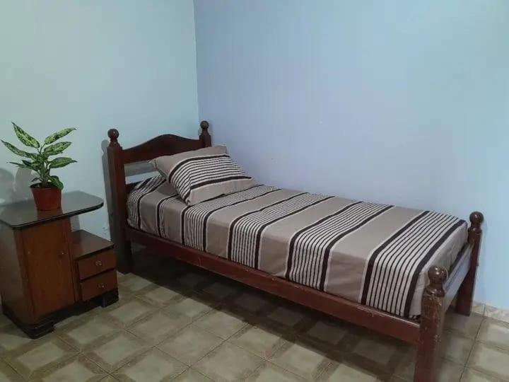 Residencial Santiago Habitaciones Hotel Bed & Break Fast โปซาดัส ภายนอก รูปภาพ